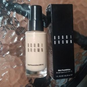 Bobbi Brown skin foundation in Sand